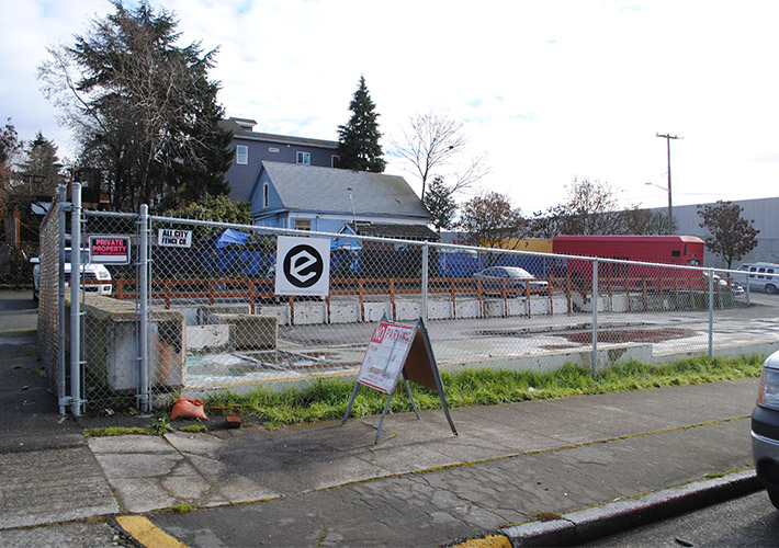 A fence encases the future site of Wallingford vertical shaft at North 35th Street and Interlake Avenue North on a cloudy day.